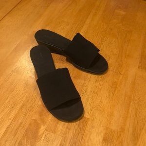 Black Aerosols simple Sandal